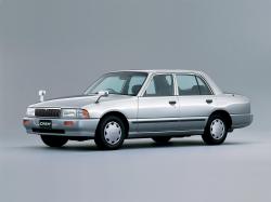 Nissan Crew 1993 modèle